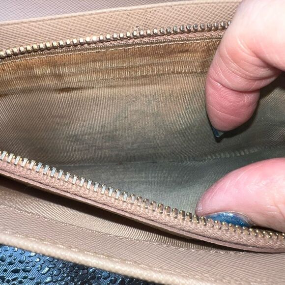 Prada Bow Wallet in Saffiano Leather - Picture 9 of 11